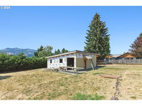 133 SW Peck Road White Salmon WA 98672