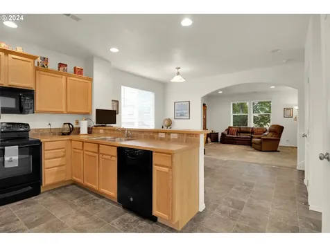 5824 Avalon Street Eugene OR 97402