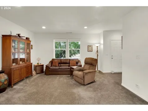 5824 Avalon Street Eugene OR 97402