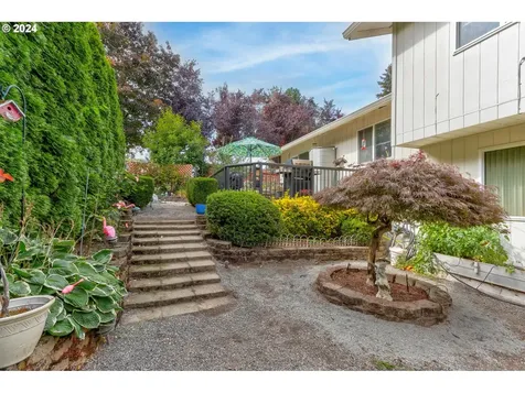 823 NW 104th Loop Vancouver WA 98685