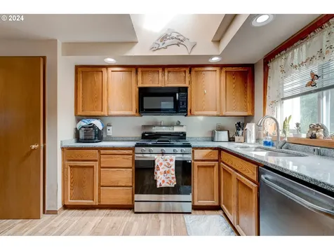 823 NW 104th Loop Vancouver WA 98685