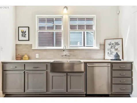 5239 NE Garfield Avenue Portland OR 97211