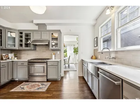 5239 NE Garfield Avenue Portland OR 97211