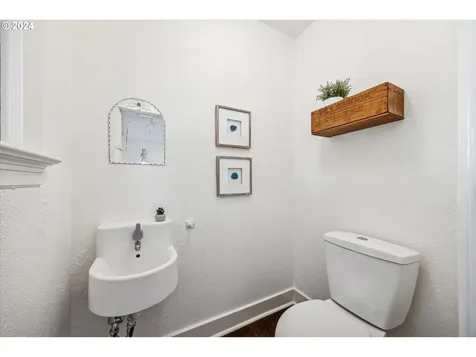 5239 NE Garfield Avenue Portland OR 97211