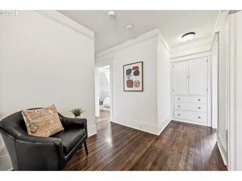 5239 NE Garfield Avenue Portland OR 97211
