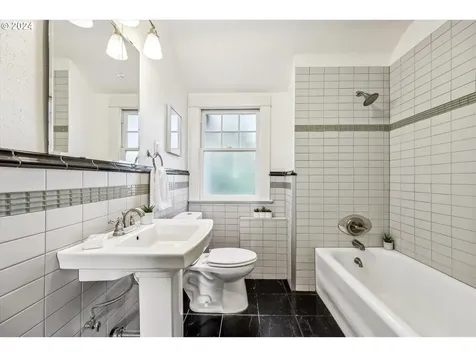 5239 NE Garfield Avenue Portland OR 97211