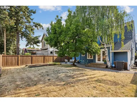 5239 NE Garfield Avenue Portland OR 97211