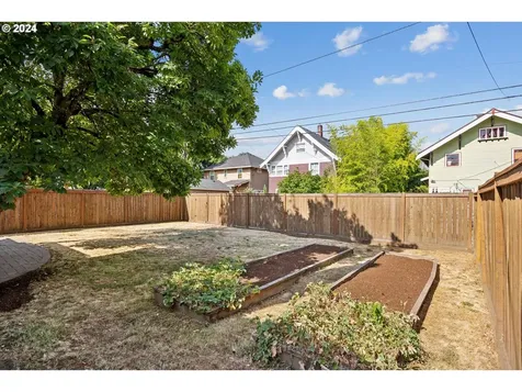 5239 NE Garfield Avenue Portland OR 97211