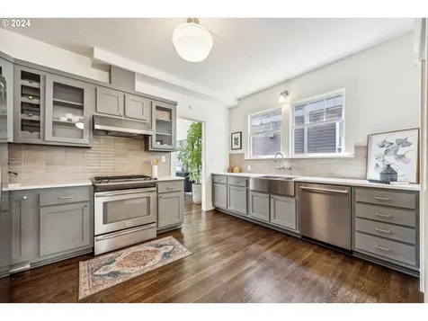 5239 NE Garfield Avenue Portland OR 97211