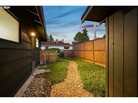 5135 Ne Skidmore Street Portland OR 97218