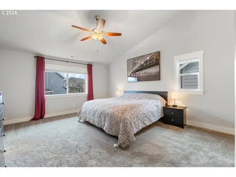 1043 NE Regan Hill Loop Estacada OR 97023