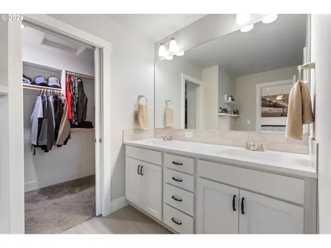 1043 NE Regan Hill Loop Estacada OR 97023