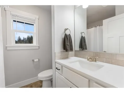 1043 NE Regan Hill Loop Estacada OR 97023