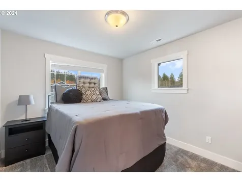 1043 NE Regan Hill Loop Estacada OR 97023