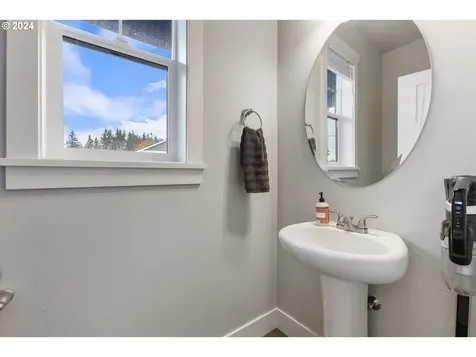 1043 NE Regan Hill Loop Estacada OR 97023