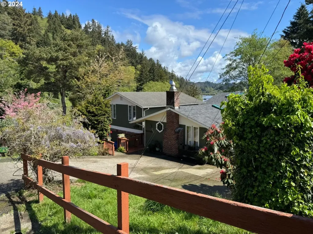 365 N 18th Street Reedsport OR 97467