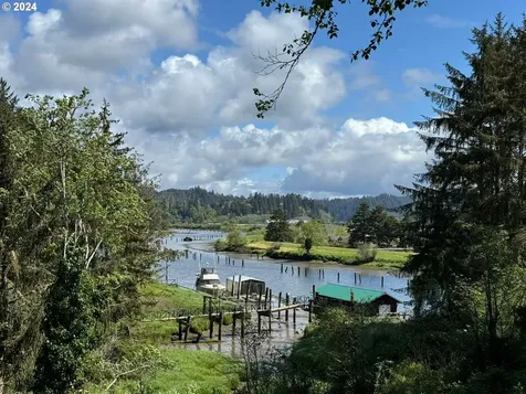 365 N 18th Street Reedsport OR 97467