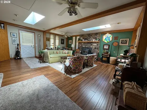 365 N 18th Street Reedsport OR 97467