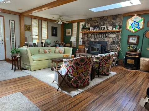 365 N 18th Street Reedsport OR 97467