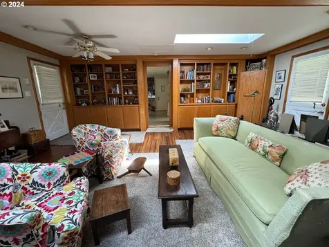 365 N 18th Street Reedsport OR 97467