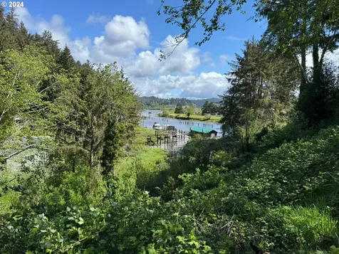 365 N 18th Street Reedsport OR 97467