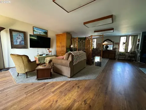 365 N 18th Street Reedsport OR 97467