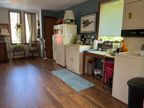 365 N 18th Street Reedsport OR 97467