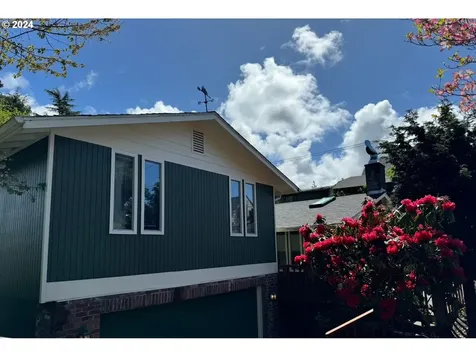 365 N 18th Street Reedsport OR 97467