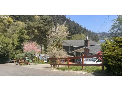 365 N 18th Street Reedsport OR 97467
