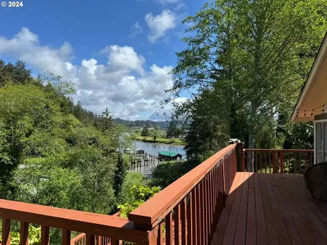 365 N 18th Street Reedsport OR 97467