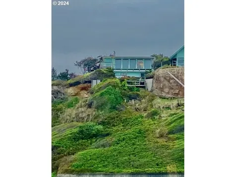 2489 Sw Anchor Avenue Lincoln City OR 97367
