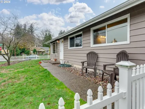995 Bellevue Avenue Gladstone OR 97027