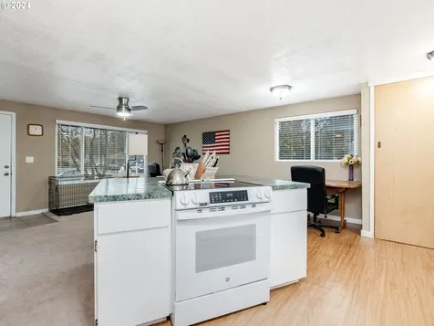 995 Bellevue Avenue Gladstone OR 97027