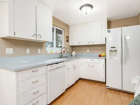 995 Bellevue Avenue Gladstone OR 97027