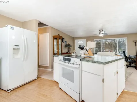 995 Bellevue Avenue Gladstone OR 97027