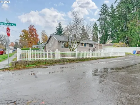 995 Bellevue Avenue Gladstone OR 97027