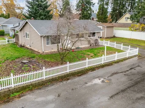995 Bellevue Avenue Gladstone OR 97027