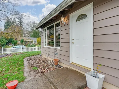 995 Bellevue Avenue Gladstone OR 97027