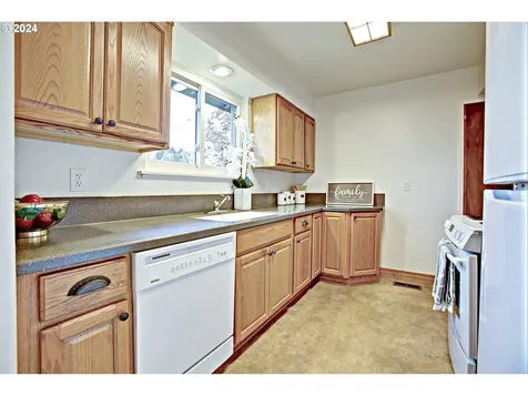 12011 NE Suncrest Court Vancouver WA 98684