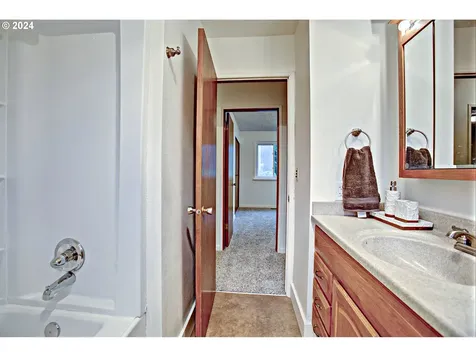12011 NE Suncrest Court Vancouver WA 98684