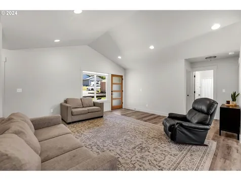 105 Oak Street Winlock WA 98596