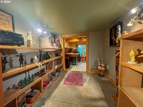 71911 Beaver Springs Road Rainier OR 97048