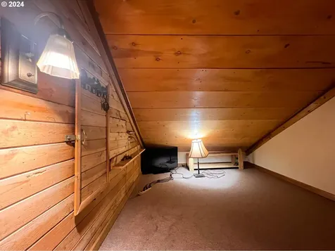 71911 Beaver Springs Road Rainier OR 97048