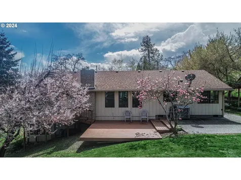 2214 W 10th Street The Dalles OR 97058