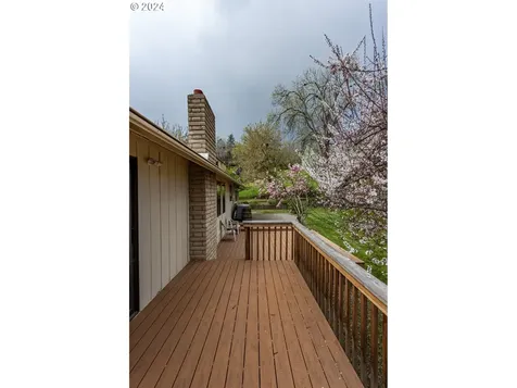 2214 W 10th Street The Dalles OR 97058
