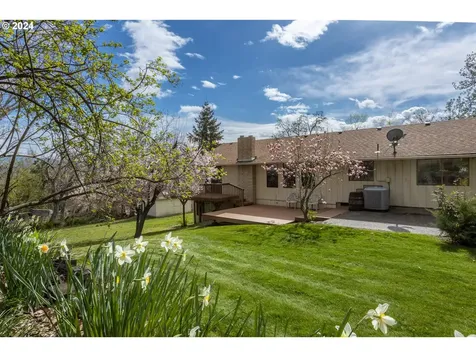 2214 W 10th Street The Dalles OR 97058