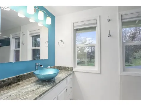 2214 W 10th Street The Dalles OR 97058