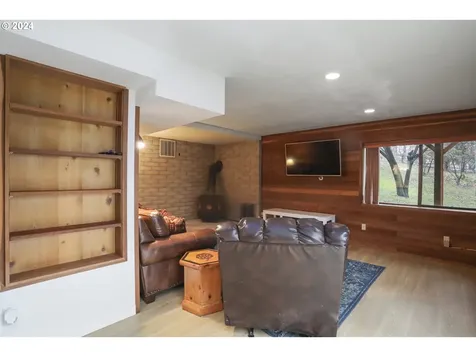 2214 W 10th Street The Dalles OR 97058