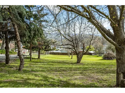 2214 W 10th Street The Dalles OR 97058