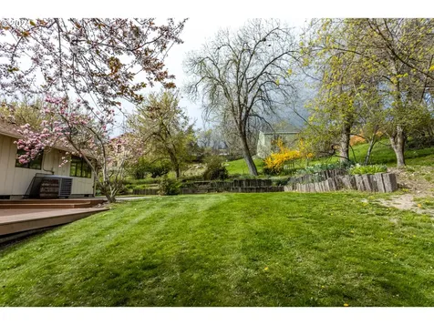 2214 W 10th Street The Dalles OR 97058